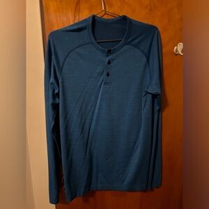 Used men’s Lululemon long sleeve tee